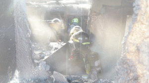 Incendio afectó vivienda interior  y causó daños en inmueble principal
