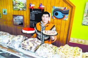 Rosas, chocolates y tortas decoradas para regalar en el Día de los Enamorados