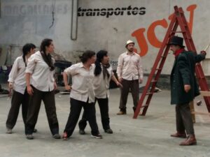 “Oro negro”, una obra de teatro con una interesante propuesta escénica