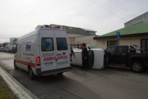 Milagrosa salvada tras  colisión con volcamiento