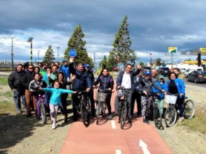 Autoridades pedalearon en las nuevas ciclovías de Avenida Independencia-Salvador Allende
