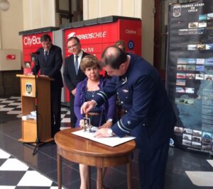 CorreosChile conmemora aniversario del primer vuelo de la FACh sobre territorio chileno antártico
