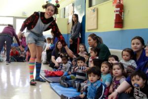 Más de 80 menores disfrutaron junto  a los españoles de Sonrisas Nómadas