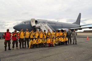 Fuerza Aérea de Chile trasladó a brigadistas de CONAF de retorno a Punta Arenas