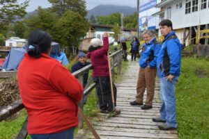 Alcalde Paredes se reunió con vecinos de Puerto Edén