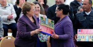 Efecto incendios: 80% considera que Bachelet ha hecho un mal gobierno según Cadem