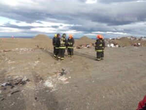 Bomberos realizó  medición de gases en  el vertedero municipal