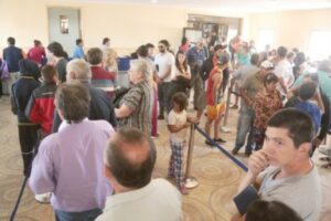 Cientos de argentinos cruzaron la frontera durante el primer día del fin de semana