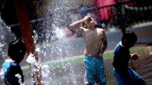 Emiten alerta por ola de calor con temperaturas de hasta 37 grados en la zona centro del país