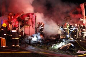 Aún no se determina causa de incendio que afectó a viviendas en Río Verde