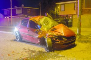 Un joven y un niño quedaron lesionados tras violento accidente en la madrugada