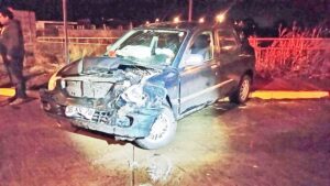 Conductor contra el tránsito provocó  violenta colisión: 4 personas lesionadas