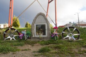 Decenas de “animitas” recuerdan a quienes fallecieron en las calles