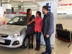 Pingüino Multimedia entregó el auto del  súper sorteo