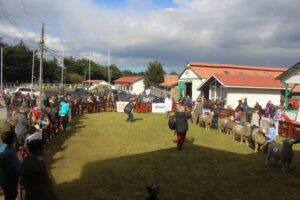Familias repletaron ayer recinto ganadero para concurrir a la Expogama 2017
