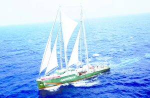 Rainbow Warrior III llega a Puerto Natales