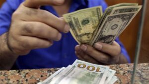 Dólar cierra con fuerte alza en el mercado chileno  ante depreciación del precio del cobre