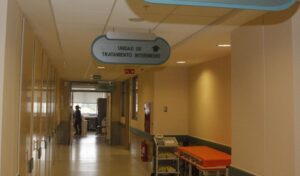 Paciente con influenza se mantiene en la UTI de Hospital Clínico