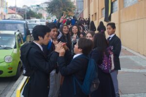 Alumnos y padres narraron el “inolvidable primer día” y otros se manifestaron  “felices por el retorno a clases”