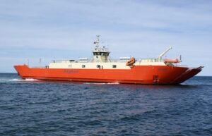 Navegantes españoles perdieron su yate en las peligrosas y frías aguas del Canal Ballenero