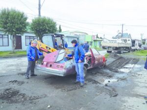Retiraron el vehículo abandonado número  200 de la vía pública
