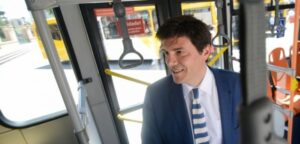 Renuncia ministro Gómez-Lobo en medio de críticas por evasión en el Transantiago