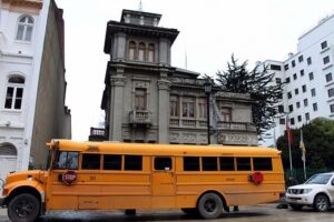 700 alumnos de colegios municipalizados quedarán sin transporte de buses amari