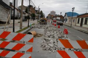 Nuevo pavimento de 21 de Mayo presentó fisuras, por lo que obra se debió realizar nuevamente