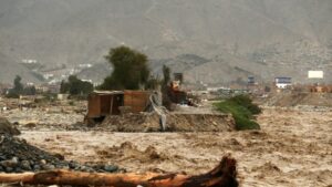 Chilenos aislados por aluviones en Perú son 67