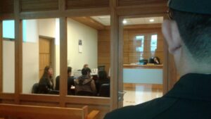 Madre e hijo formalizados por celebrar  contrato simulado y quedarse con propiedad