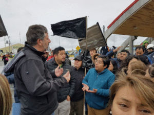 Indignados porvenireños protestaron a la llegada del seremi de Justicia a Tierra del Fuego
