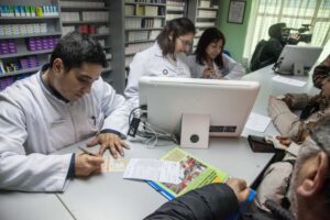 Cormupa evalúa continuidad de la farmacia popular en Punta Arenas