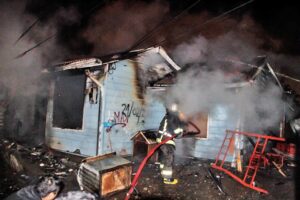 Siete damnificados por incendio