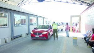 Carabineros de M. Aymond fiscalizan implementación de silla en vehículos
