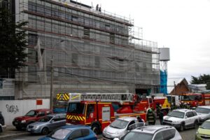 Incendio movilizó a Bomberos hasta nueva construcción de la Clínica Magallanes