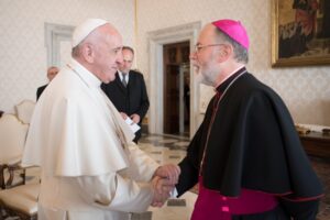 “Tiene un sentido fraternal admirable”, dijo obispo Bernardo Bastres sobre el Papa Francisco