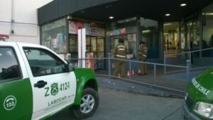 Cámaras de seguridad captan robo en kiosco logrando la detención de dos jóvenes