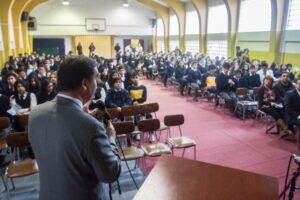 Alumnos del Insuco y Flies serán censistas y Goic también realizará la labor, pero en Santiago