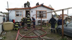 Incendio afectó entretecho de vivienda