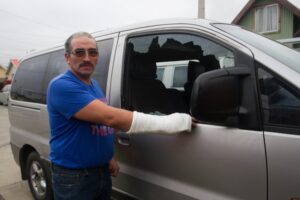Padre e hijo formalizados por propinar golpiza a sujeto que intentó robar especies de auto