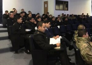 Armada se acerca a servicios públicos