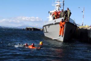 Marinos entrenaron para eventuales emergencias marítimas