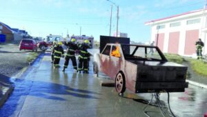 Bomberos de Porvenir se capacitaron con simuladores traídos desde Santiago