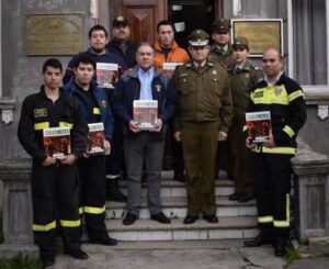 Carabineros entregó revistas a Bomberos de Punta Arenas