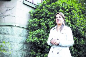 Carolina Goic obtuvo sólo 1% en encuesta Cadem y presidenta regional de la DC asegura que candidata llegará hasta el final