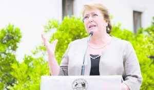 Presidenta solidariza con la tragedia en Colombia  y ofrece ayuda de Chile