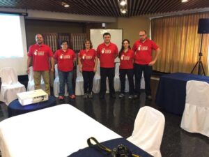 Profesionales de la Corporación de Rehabilitación Club de Leones Cruz del Sur  enseñan confección de órtesis en Guatemala