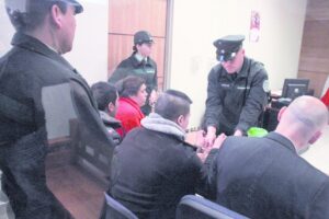 Mujer que estuvo al borde de la muerte recordó en juicio el brutal ataque que sufrió en su casa