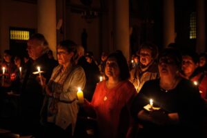 Obispo Bastres llamó a los católicos a acercarse “a todo Jesús, quien fue plenamente hombre y también plenamente Dios”