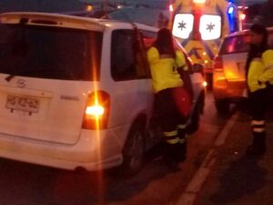 Dos menores lesionados tras fuerte impacto vehicular